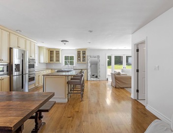 Home away from home with great proximity to everything Manhattan Beach! 2