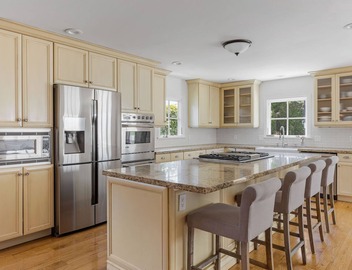 Home away from home with great proximity to everything Manhattan Beach! 3