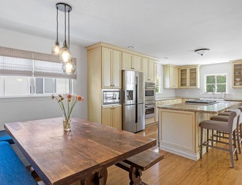 Home away from home with great proximity to everything Manhattan Beach! 4