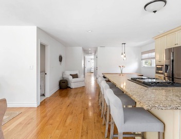 Home away from home with great proximity to everything Manhattan Beach! 5