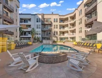 Home in Hollywood ,free parking , gym ,jacuzzi ,Rooftop, best location 2