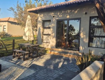 Hornbill Self Catering Cottages Muldersdrift 4