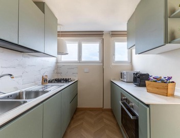 Hostly-The Terrace Apartment Roma 4
