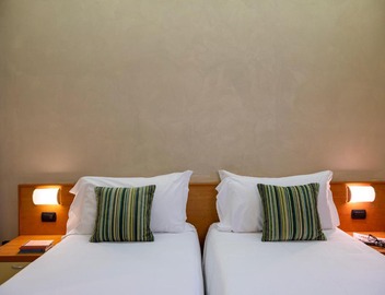 Hotel Embassy 5