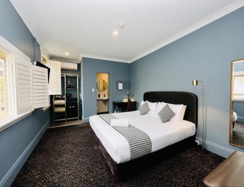 Hotel Emerald 2