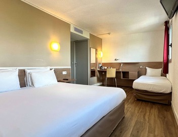 Hotel Kyriad Le Bourget Centre-Parc des Expositions 5