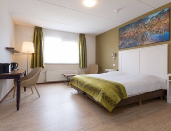 Hotel Room 5