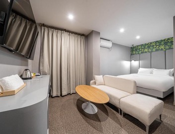 Hotel Yellow 2