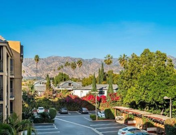 Howard Johnson by Wyndham Pasadena 3