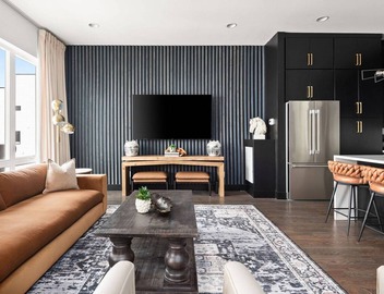 Howdy Honey! 8 Beds ~ Hot Tub with Double Deck Rooftop & Amazing City Views ~ 3 Miles to Broadway! 4