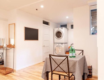 Huge Studio w Full Kitchen W D Parking 3