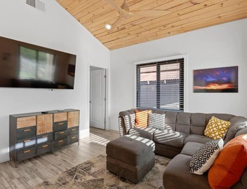 Hummingbird Harmony House with BBQ and Hot Tub in Downtown Phoenix 3
