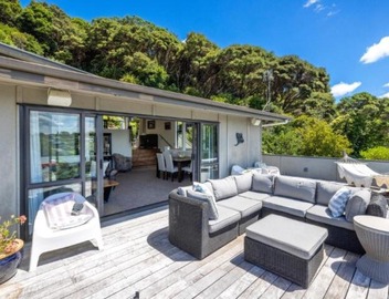 Huruhi Bay Retreat by Waiheke Pure 4