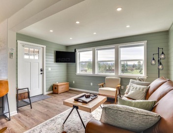 Idyllic Enumclaw Studio w/Mount Rainier Views 5