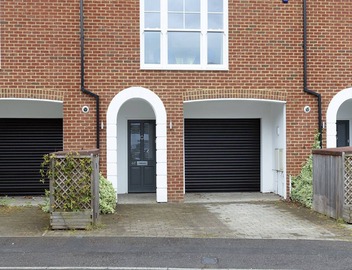 Immaculate Central Windsor Town House 5