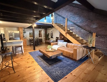 Incredible Location! Heart of Old Port/Spacious Apartment 4