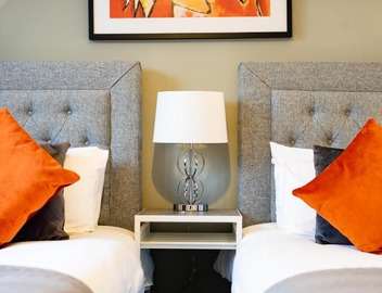 Inspiration by Olauda SA - 3 Bed House with Free Parking 2