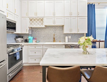 Insta Ready Meets Modern Comfort - Stylish 2BD/2BA 4