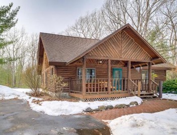 Interlochen Cabin with Fireplace - Near State Park! 3