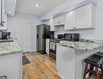 Inviting 2BR Half-Plex-Equipped Kitchen & Garage 4