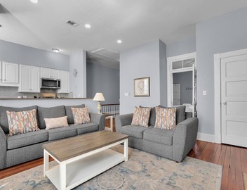 Inviting and Bright Charming Home W/Parking Near Forsyth by Lucky Savannah 5
