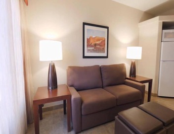 Inviting Sedona Studio w/Kitchenette, BBQ Area & Poolside Fun 5