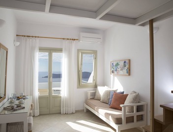Irida Santorini 3