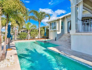 Island Estate Waterfront Villa 4