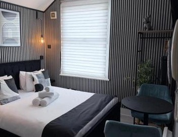 Islington Studio for 2 - Private Bath & Smart TV 4