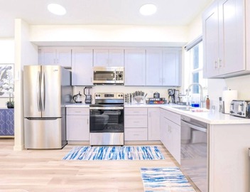 J. Chic 3BR: Patio, BBQ Grill, Games, & Free Parking. Near Universal & Hollywood 2