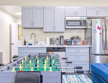 J. Chic 3BR: Patio, BBQ Grill, Games, & Free Parking. Near Universal & Hollywood 3
