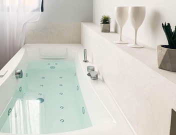 Jacuzzi Bay 4