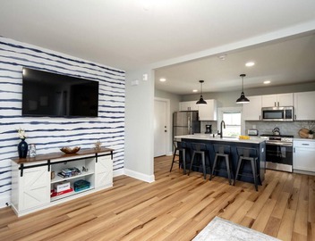Jennifer's Modern & Comfy Broadway Walkable Stay 5