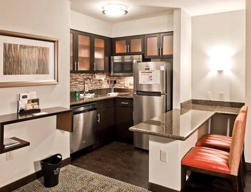 King Accessible Studio | Free Breakfast & Pool 2