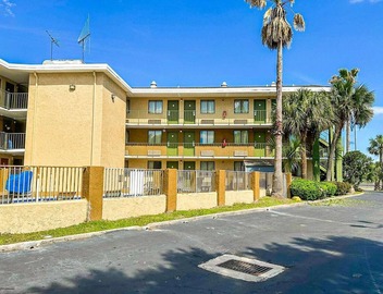 King Bed Accessible|OYO Hotel Mobile 4