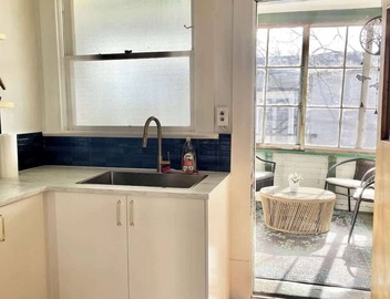 *KING BED* Charming 2 bdrm above Cafe! 5