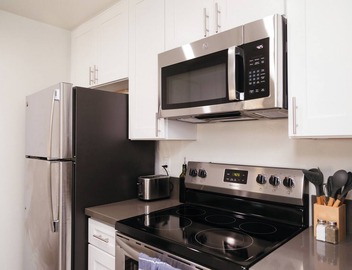 King Bed, Hot Tub, Gym, WD, Parking, Ideal for Long Stay. 2