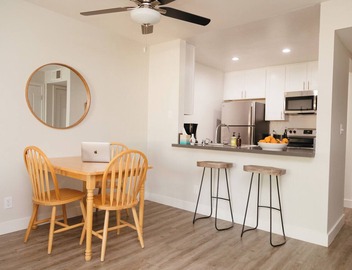 King Bed, Hottub, Pool, Parking, W/D, AC 2