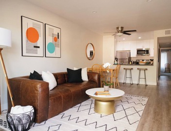 King Bed, Hottub, Pool, Parking, W/D, AC 5