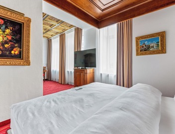 KING's HOTEL First 2