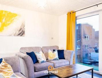 Kinnaird by CENTRAL SERVICED APARTMENTS - Smart TVs in All Rooms - WiFi - Free Parking - 2 Double Beds - Smart TVs in All Rooms - Spacious and Modern - Ideal Relocation or Contractor Accomodation 3