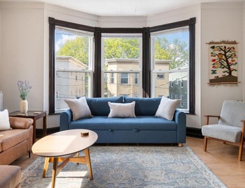 Knock on Wood - Airy Charm in Heart of Downtown 3