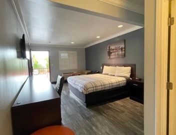 La Casa Inn 5