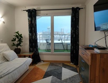 La Défense Courbevoie bright 2-room flat near public transport and La Defense Arena 3