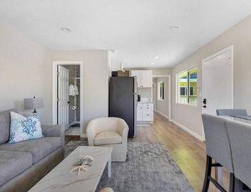 La Jolla Shores Beach Bungalow w/Balcony, 2 Units in 1 & Steps from the Beach! 2