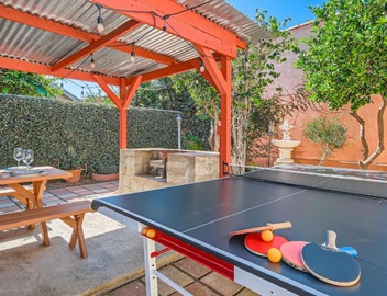 LA Karaoke Fire Pit Ping-Pong Cowboy Pool 5