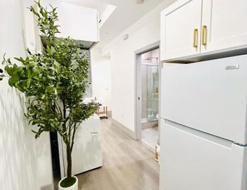 LA Modern Street View Glass Window 2BR 3