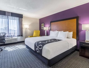 La Quinta Inn & Suites by Wyndham Phoenix Scottsdale 3