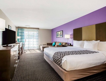 La Quinta Inn & Suites by Wyndham Pomona 2