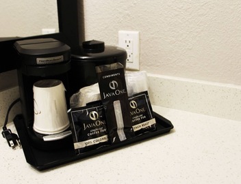 La Quinta Inn & Suites by Wyndham Pomona 4